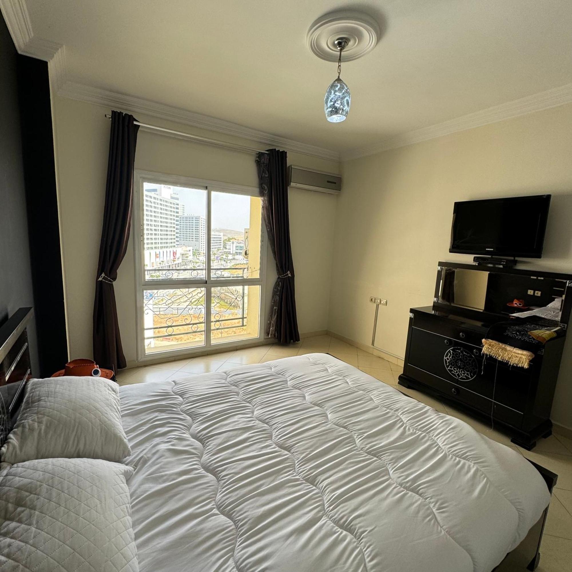 The Traditional 3 Bedroom Panoramic Seaview Apartment